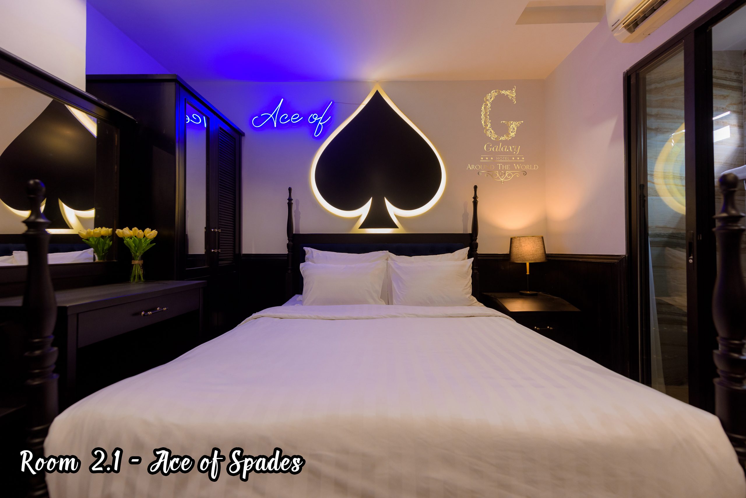 HẠNG PHÒNG DELUXE PHÒNG 2.1 ACE OF SPADES Galaxy Hotel
